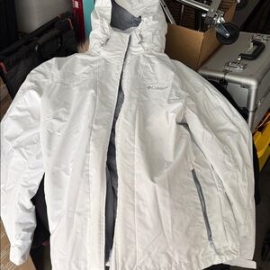 Columbia Women’s Light Gray/ White Performance Jacket